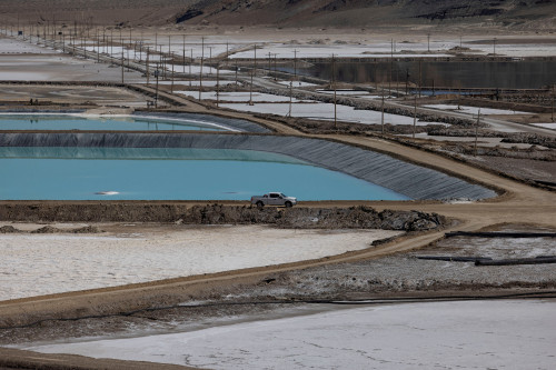 2025-04-30T202907Z_1_LYNXMPEL3T141_RTROPTP_4_USA-TRUMP-MINING