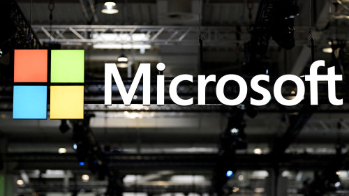 2025-04-30T203422Z_3_LYNXMPEL3T138_RTROPTP_4_USA-CLIMATE-MICROSOFT-REMOVAL