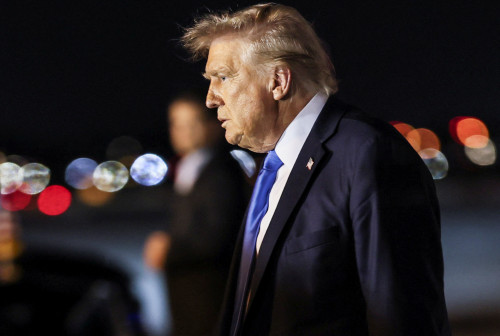 2025-05-02T191713Z_2_LYNXMPEL410UJ_RTROPTP_4_USA-TRUMP-1