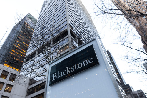 2025-05-12T193310Z_2_LYNXMPEL4B0P5_RTROPTP_4_BLACKSTONE-HEDGE-FUNDS