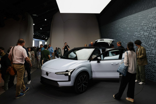 2025-05-23T145714Z_1_LYNXMPEL4M0PN_RTROPTP_4_AUTOS-VOLVOCARS-ELECTRIC